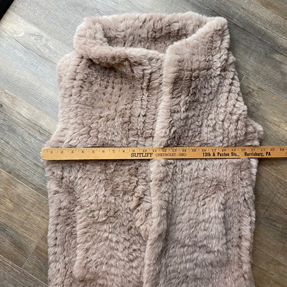 Soft Surroundings Faux Fur Draped Vest NWT Taupe Plush Sleeveless Women's Medium - Picture 7 of 8